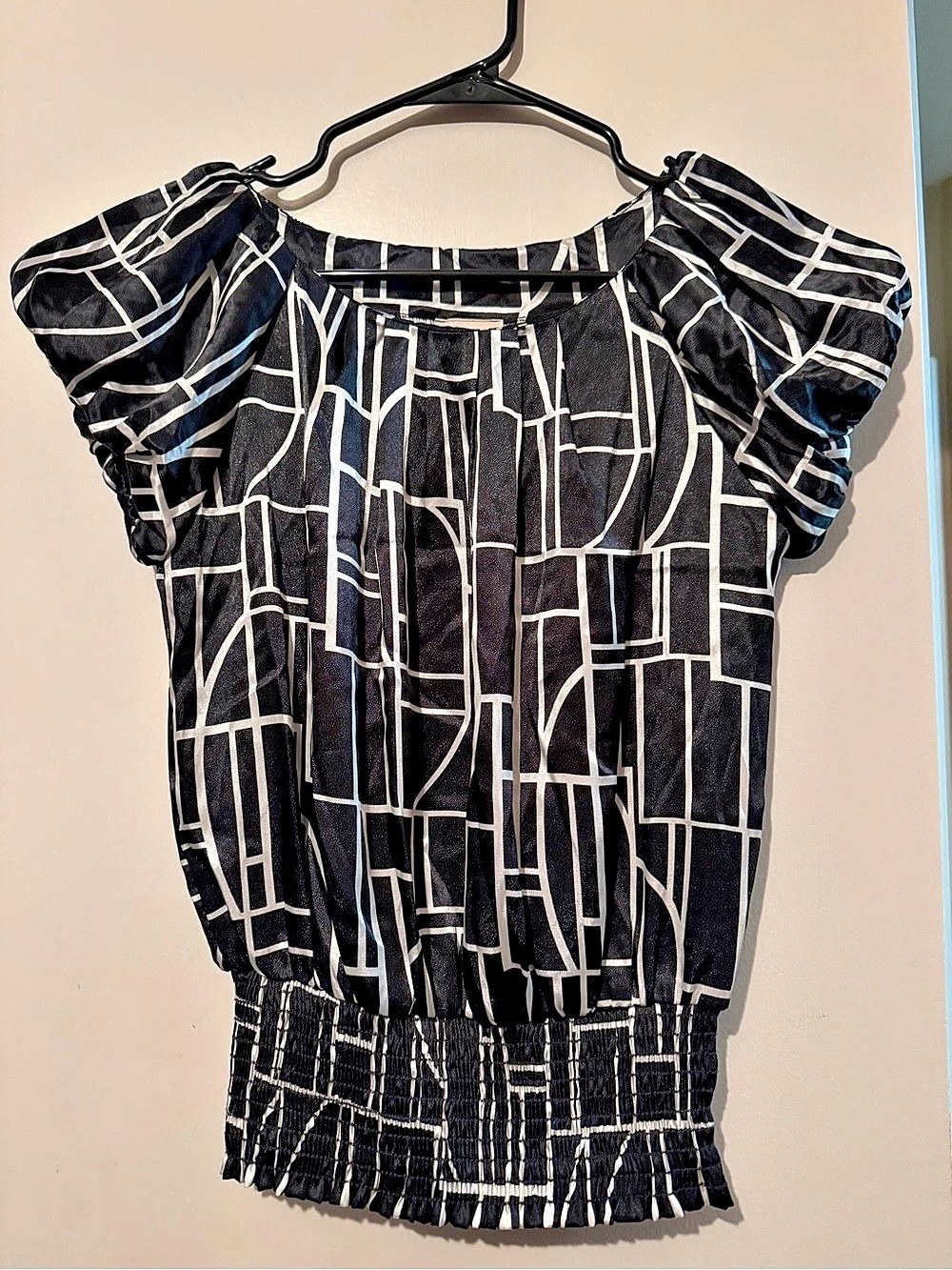 A'GACI Geometric Short Sleeve Blouse in Black & White Size Medium